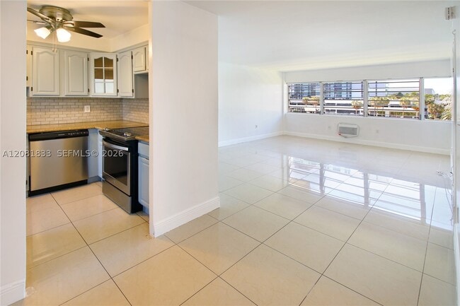 Photo - 220 Kings Point Dr Unit 304