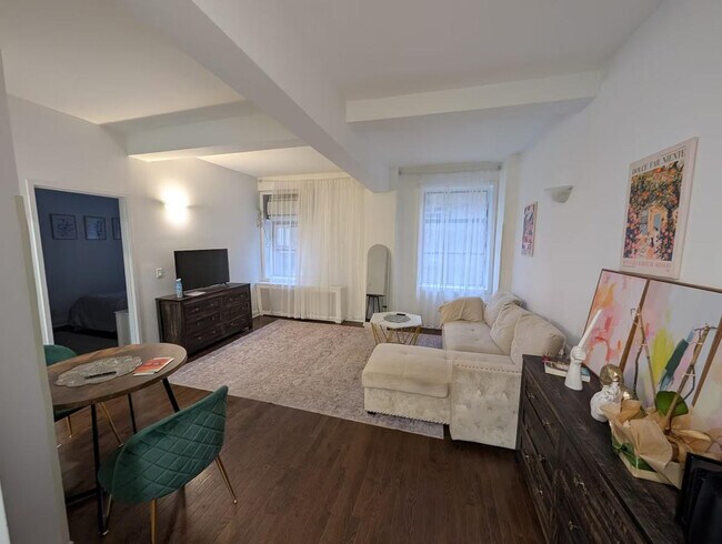 Photo - 221 E 50th St Unit ID1323997P