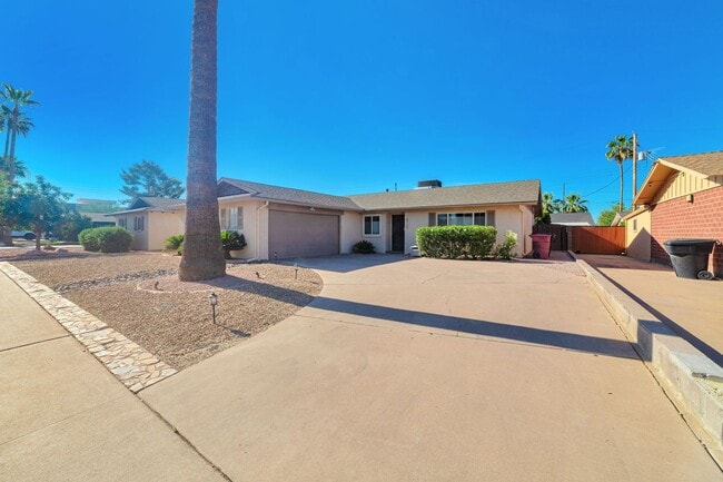 Building Photo - Amazing 3 Bed/2 Bath Home in Old Town Scottsdale