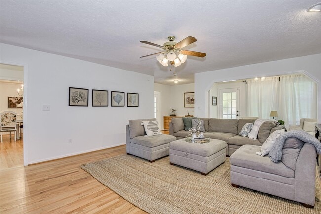 Photo - 869 Hickory Ridge Rd