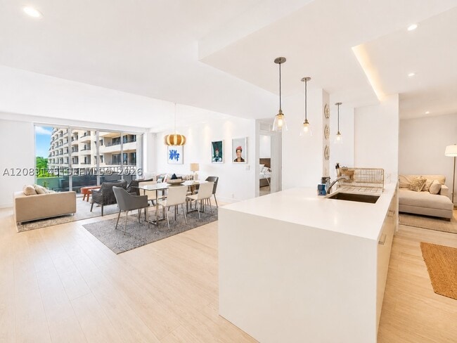 Building Photo - 151 Crandon Blvd Unit 405