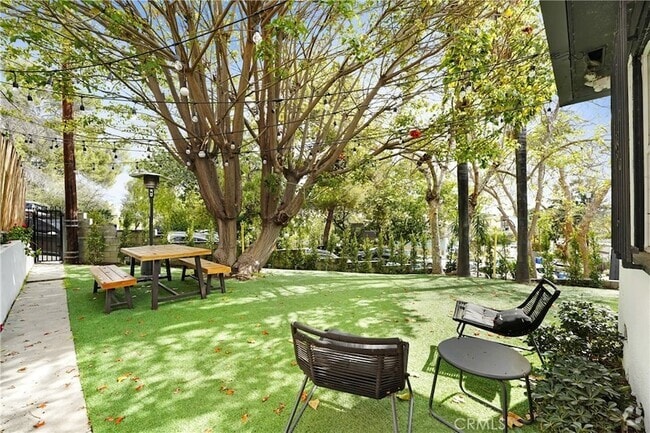 Building Photo - 2822 1/4 Waverly Drive Unit Rental