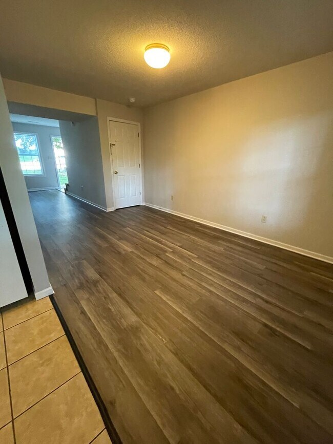 2213-2215 Live Oak Ln.