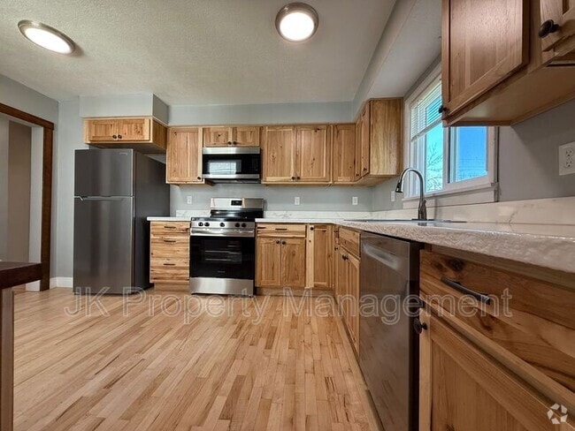 Building Photo - 913 5th Ave N Rental
