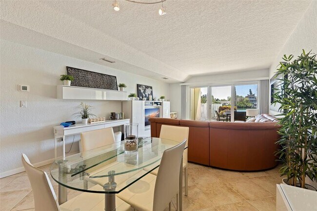 Photo - 12100 Capri Cir S Unidad 105