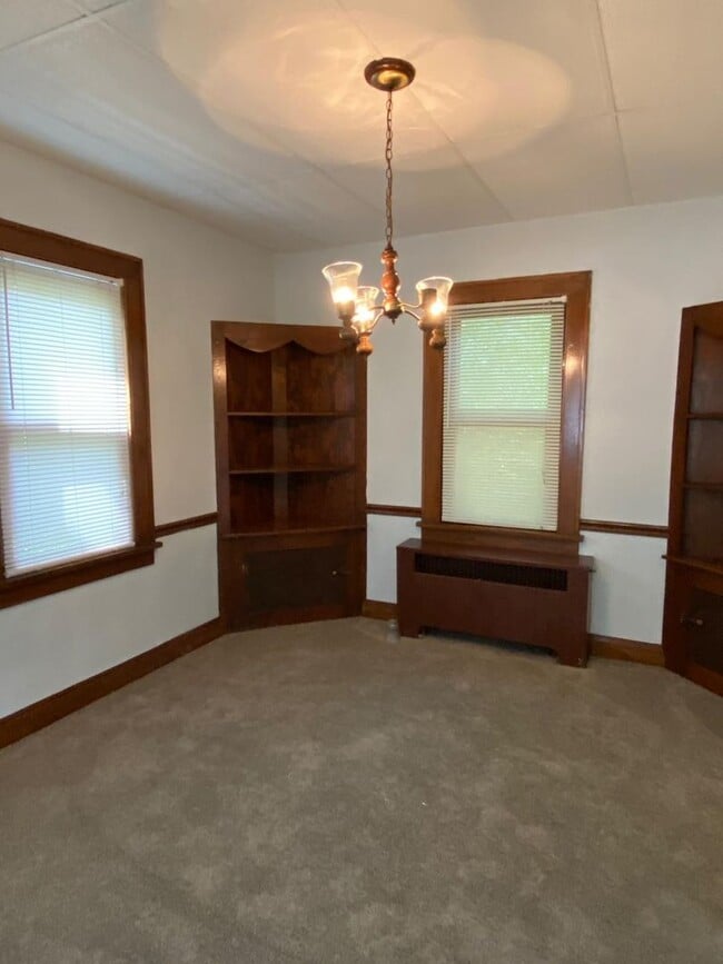 Photo - Charming Single-Family Home for Rent in Bedford — Quiet Street, Great Location!