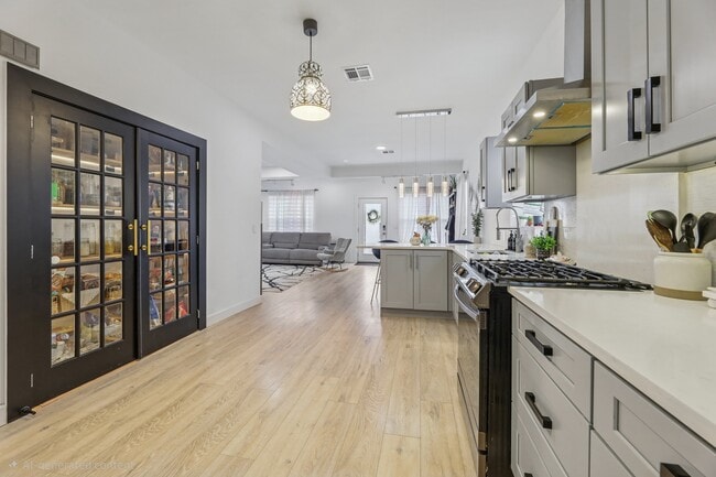 Photo - 84 Center Ave