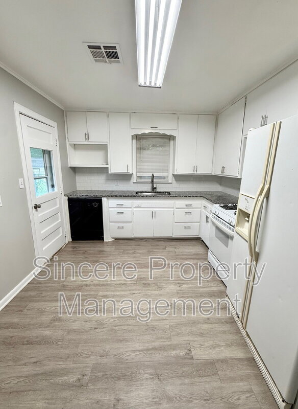 Photo - 220 E Key Blvd