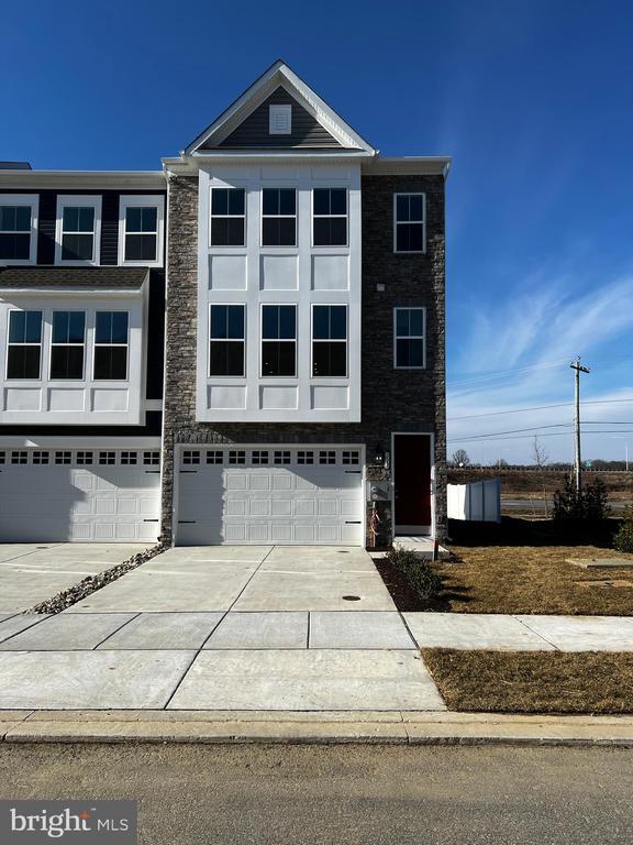 Photo - 202 Douglas Wy Townhome