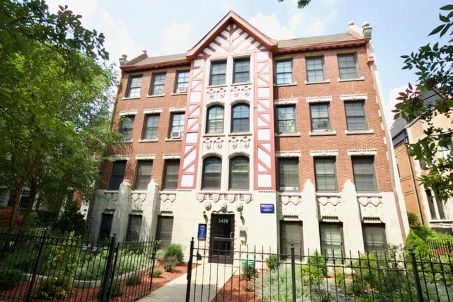 Building Photo - 2425 N Kedzie Blvd Rental