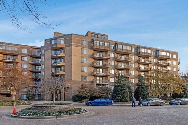 Photo - 2111 Wisconsin Ave NW