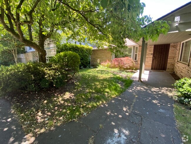 Building Photo - 2733 Franklin Ave E Unit 2733 Rental