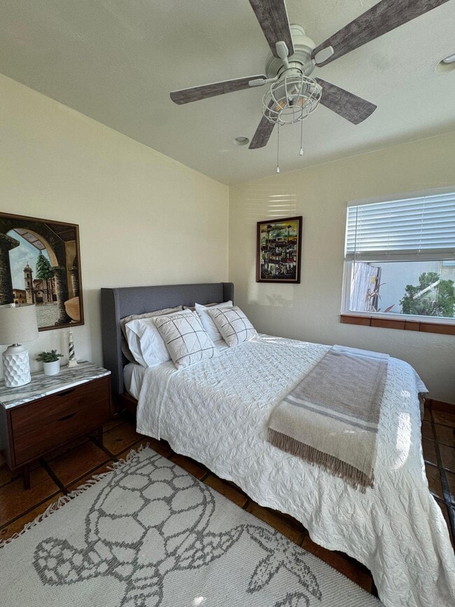 Photo - 256 E 24th St