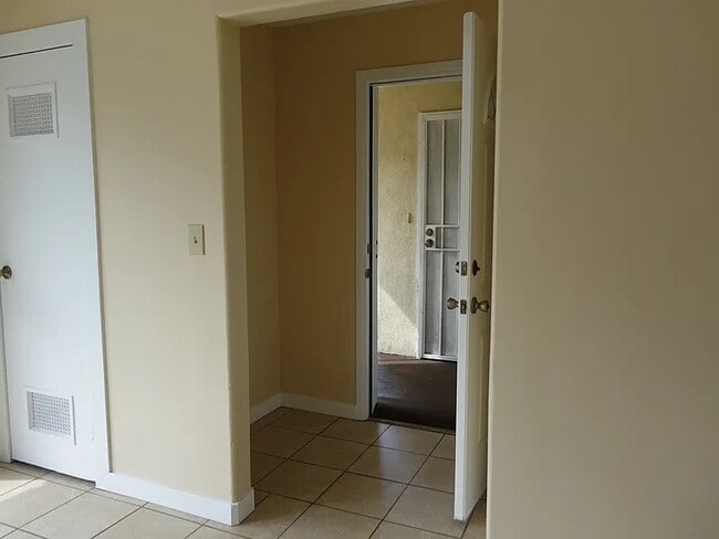 Photo - 2227 Clyde Ave Unidad Apt #4