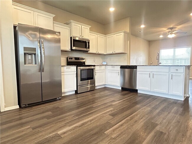 Photo - 949 E Sparrow Cir