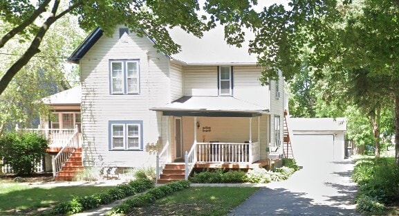 Front of Building - 724 Hamilton Ave Unit C