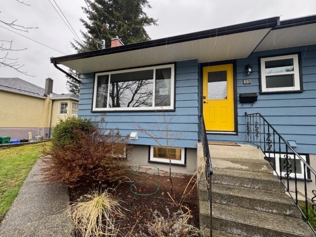 Building Photo - 657 First St