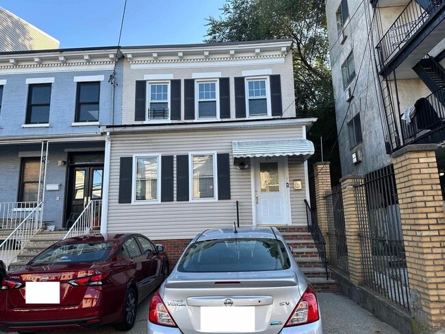 Building Photo - 49 Poplar St Rental