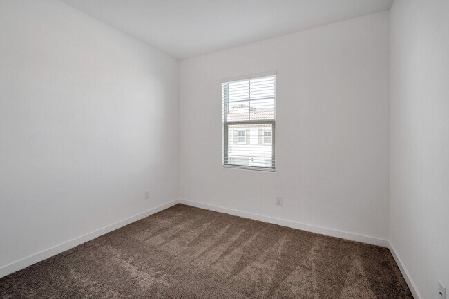 Photo - Like New Luxurious Modern 3 Bedroom 2 Bath...