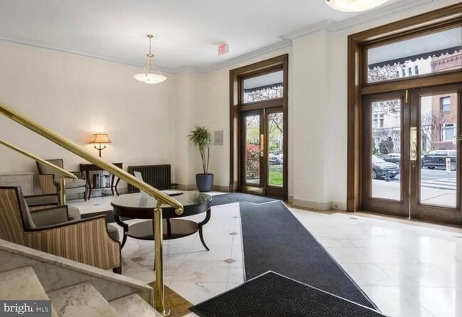 Building Photo - 1954 Columbia Rd NW Unit 208