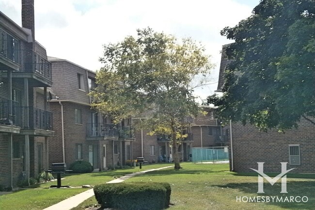 Photo - 1452 Carol Ct Unit Carol Ct 2B