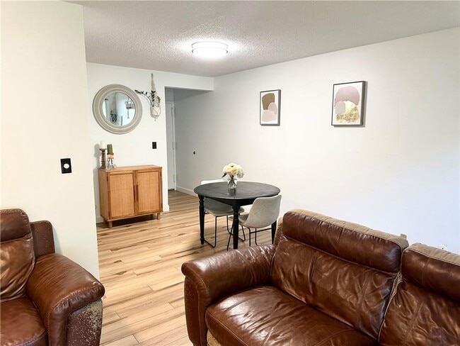 Photo - 392 S Main St Unidad 72