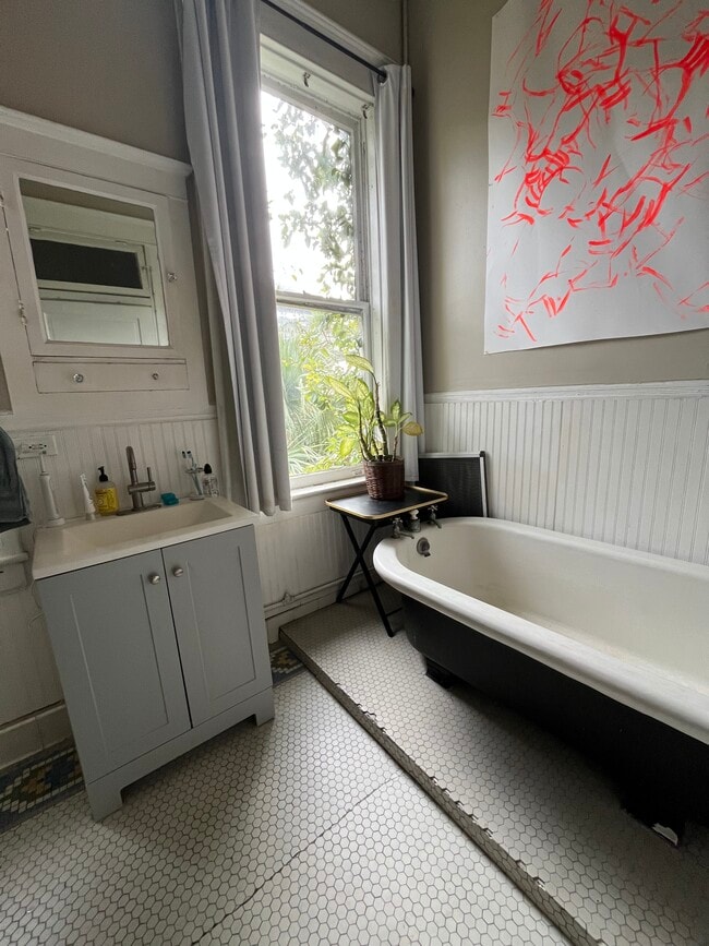 Photo - 2220 Barnard St Unit B