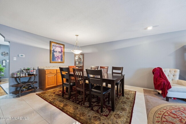 Photo - 335 Devon Pl