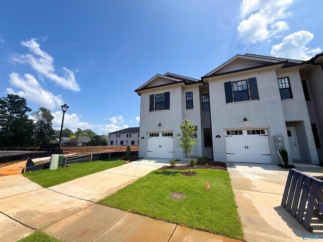 Photo - 18 Whispering Oak Dr SW