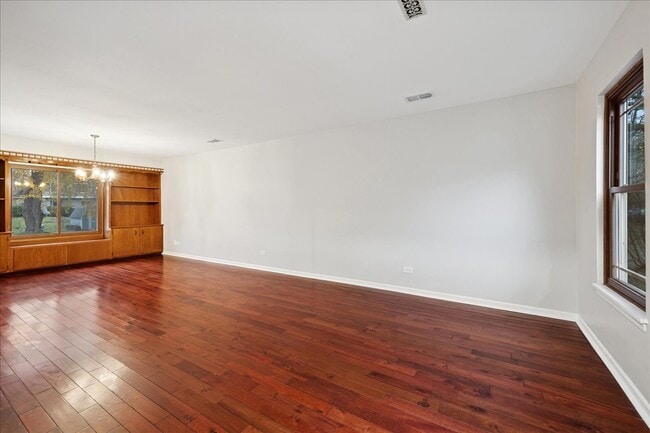 Photo - 20 S Parliament Way