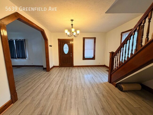 Photo - 5639 Greenfield Ave