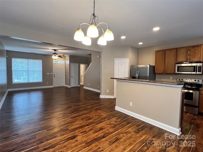 Photo - 142 Silverspring Pl