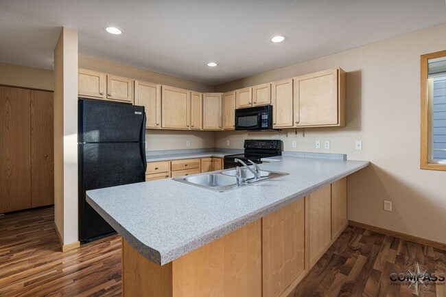Photo - SPACIOUS UPDATED TOWNHOME WITH IN-UNIT LAU...