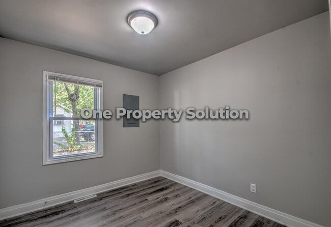 Photo - 3753 Englehart St