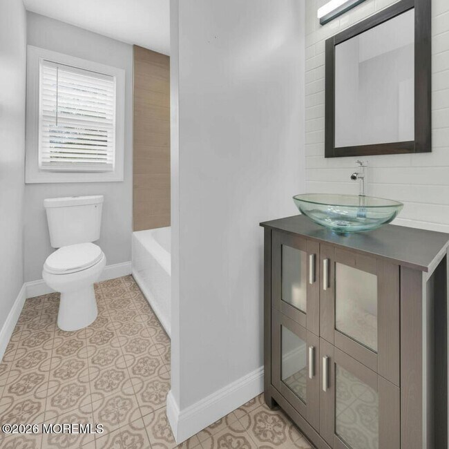 Photo - 1145 Roe Ave