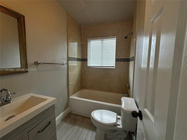 Photo - 1920 Washington Ave Unit 5