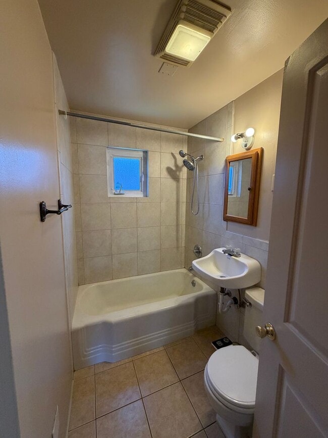 Photo - Spacious 1 bedroom, 1 bath Apartment with Tile Throughout!
