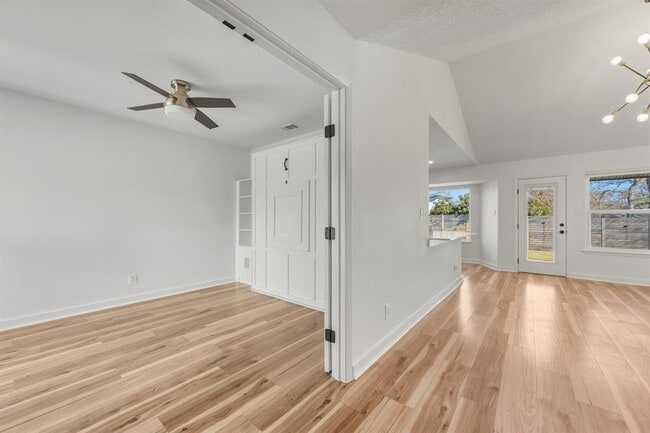 Photo - 1912 Cannonwood Ln