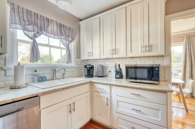 Photo - 3565 NE Broadway