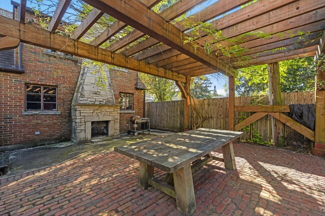 Photo - 5536 Webster St