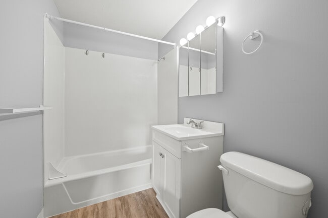 Photo - Pembrooke Court Apartments