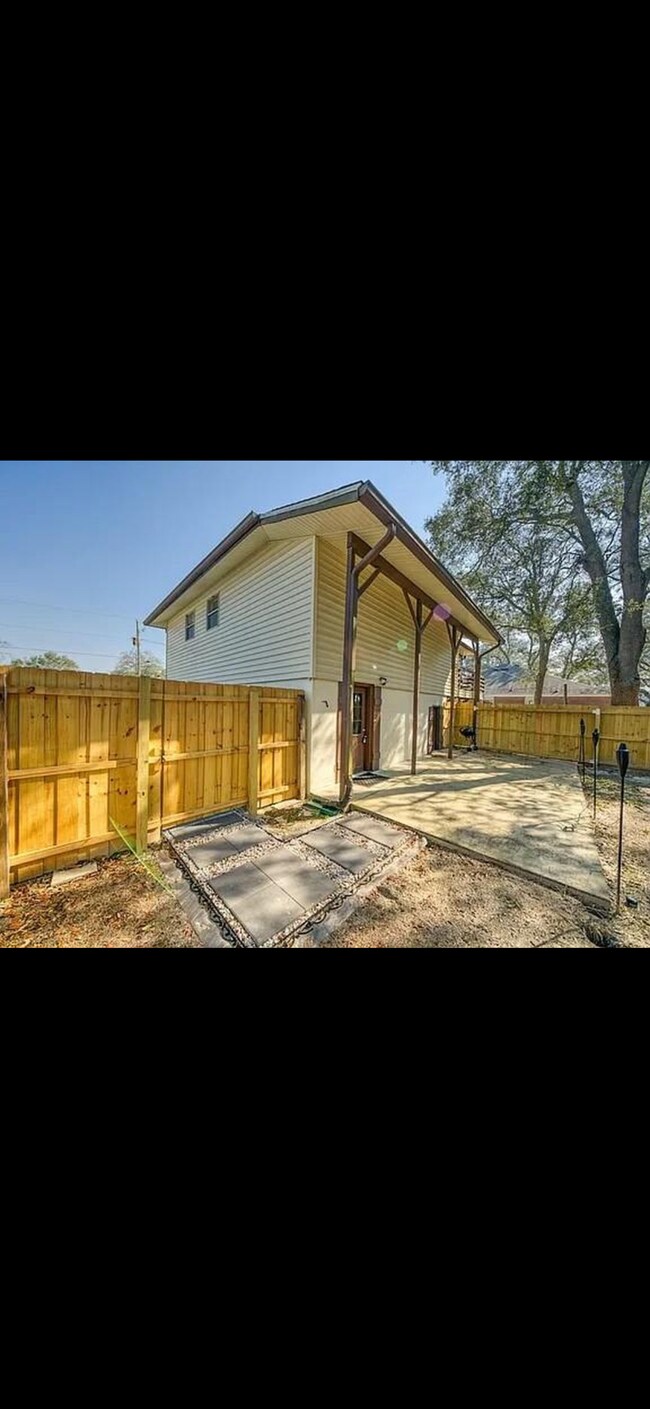 Photo - 1002 High Grove Ct