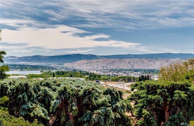 Photo - Amazing Views & Amazing 4 Bedroom/3 Bath H...