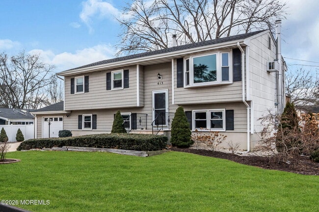 Photo - 613 Champlain St