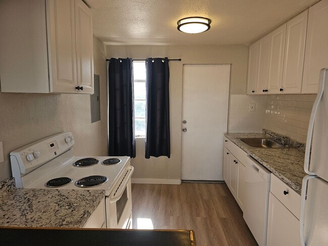 Photo - 1 BR 1 BATH FULL REMODEL UPPER UNIT FREE RENT OAC