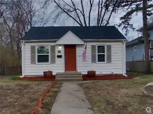 Building Photo - 226 18th Ave N Rental