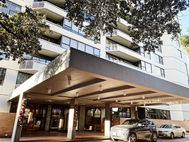 Building Photo - 14 Greenway Plz Unit 23M