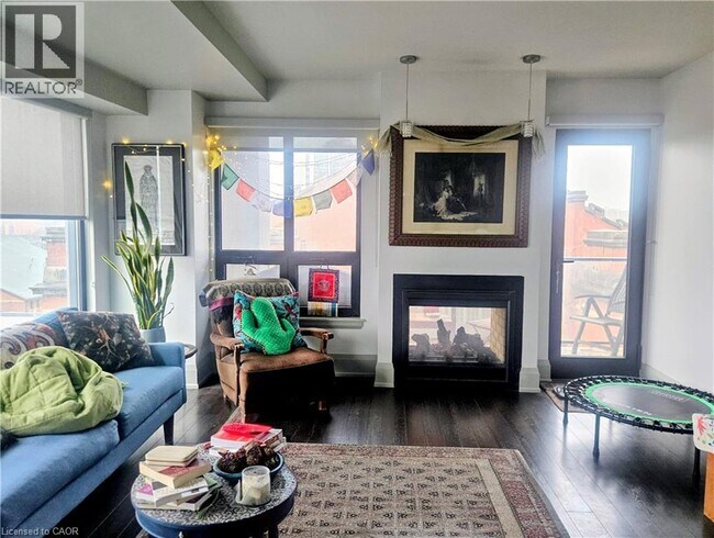 Photo - 181 James St N Unité 612