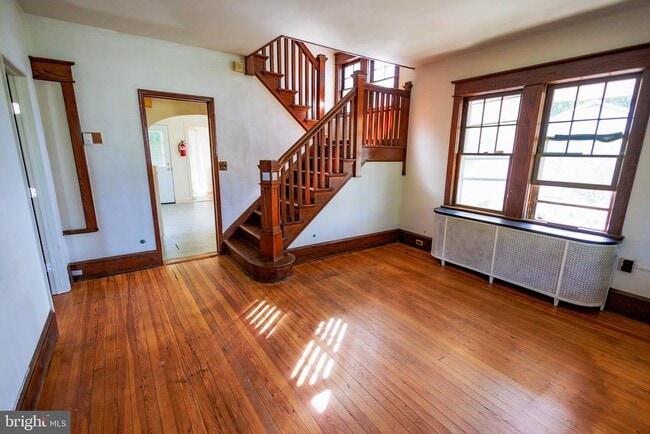 Photo - 215 Laurel Ave