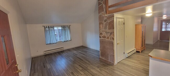 Photo - 430 4th Ave